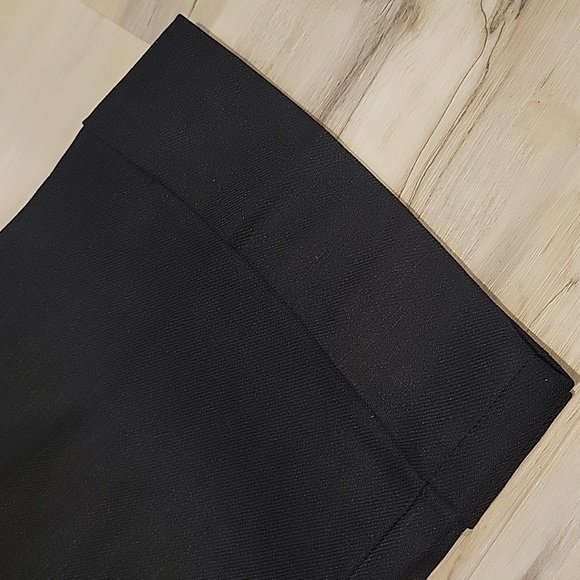 NEW! ANN TAYLOR LOFT Black Linen Blend Curvy Flat Front Cuffed Capri Pants 12. - Picture 5 of 7